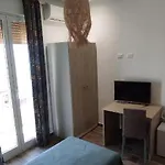 Roof בית הארחה