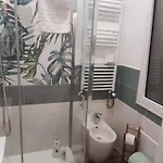 Roof בית הארחה